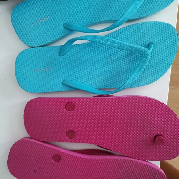 Bundle 3 pairs flip flops water shoes - Picture 2 of 2